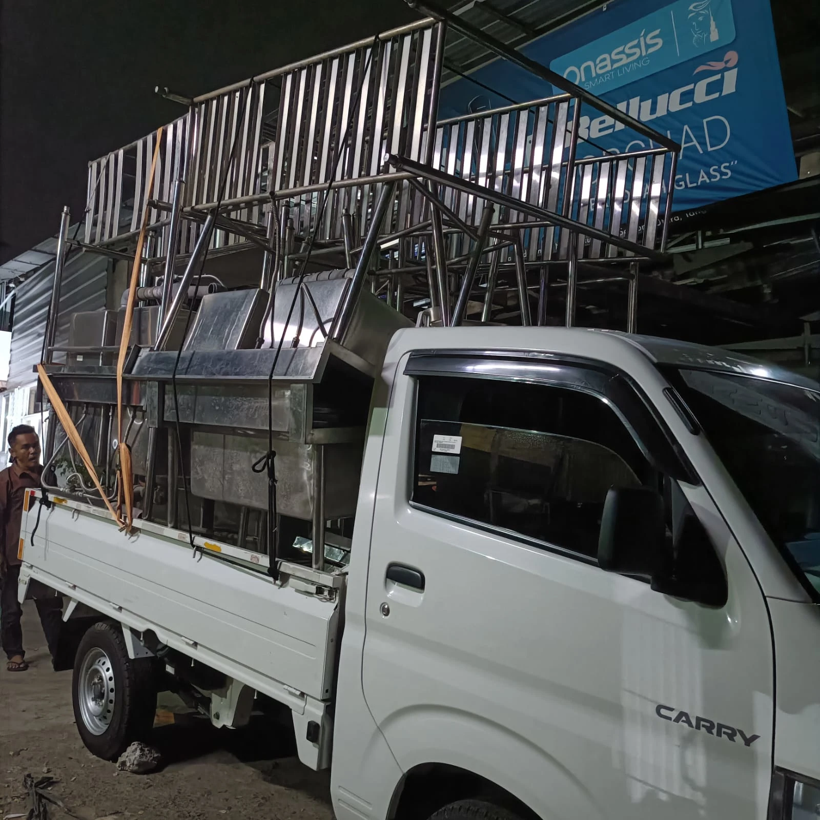 Kegiatan Bongkaran Restoran
